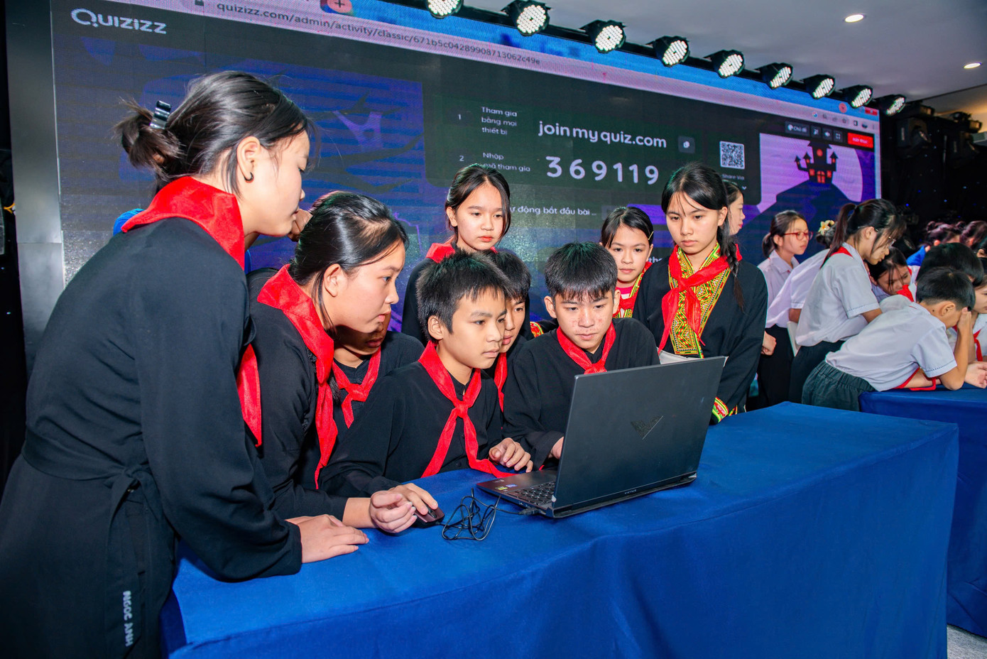 Sôi nổi các phần thi tìm hiểu kiến thức