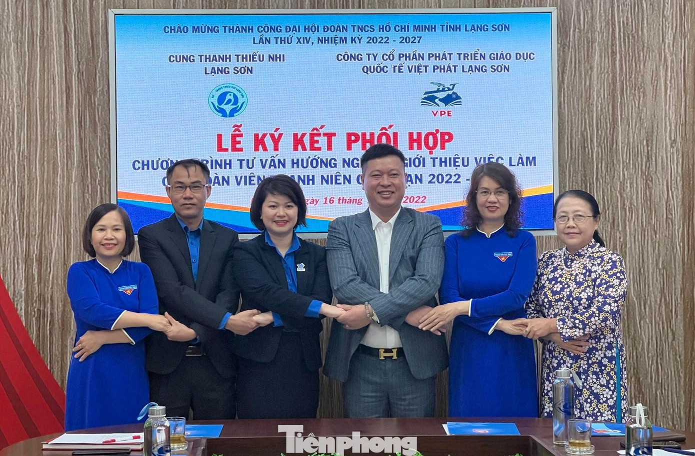 Lãnh đạo Tỉnh Đoàn - Cung Thanh thiếu nhi Lạng Sơn và Công ty CP Việt Phát Lạng Sơn chung tay xây dựng nhiều hoạt động tư vấn giới thiệu việc làm cho thanh niên xứ Lạng - Ảnh: Duy Chiến Lãnh đạo Tỉnh Đoàn - Cung Thanh thiếu nhi Lạng Sơn và Công ty CP Việt Phát Lạng Sơn chung tay xây dựng nhiều hoạt động tư vấn giới thiệu việc làm cho thanh niên xứ Lạng - Ảnh: Duy Chiến