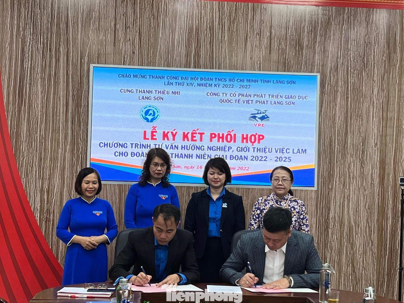 Đại diện 2 đơn vị Ký kết biên bản hợp tác - Ảnh: Duy Chiến Đại diện 2 đơn vị Ký kết biên bản hợp tác - Ảnh: Duy Chiến