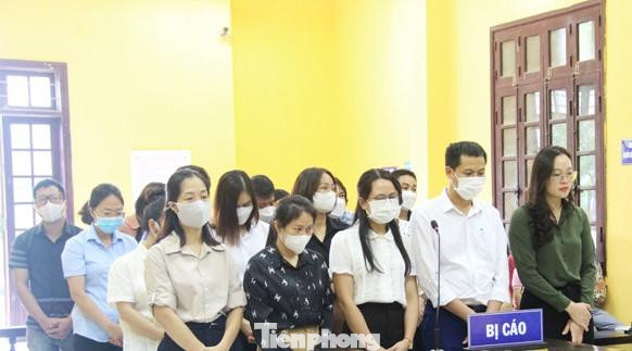 20 bị cáo ra hầu tòa -Ảnh: PV 20 bị cáo ra hầu tòa -Ảnh: PV