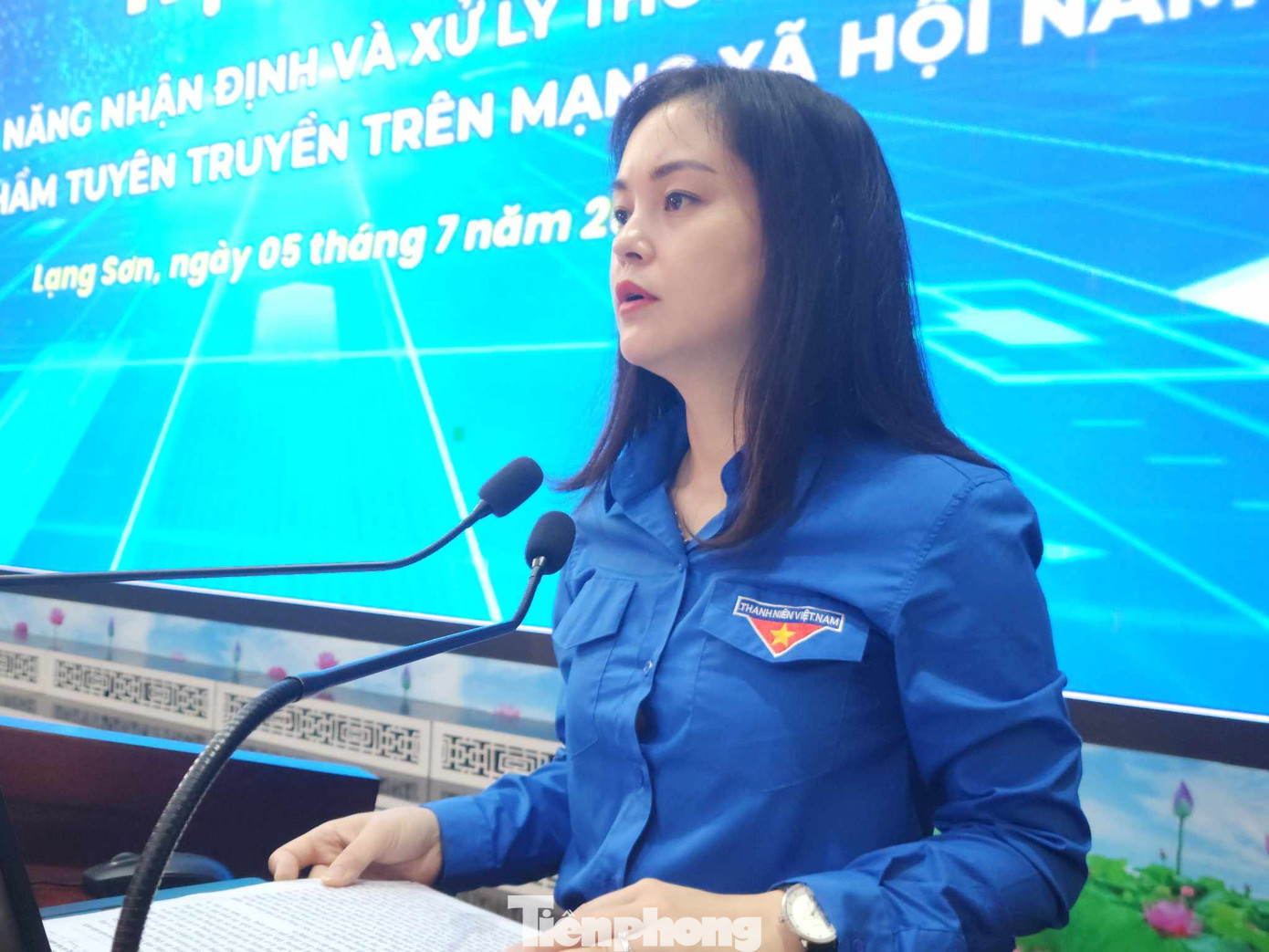 Chị Đinh Thị Anh Thư, Bí thư Tỉnh Đoàn Lạng Sơn phát biểu khai mạc Hội nghị tập huấn. Ảnh: Duy Chiến