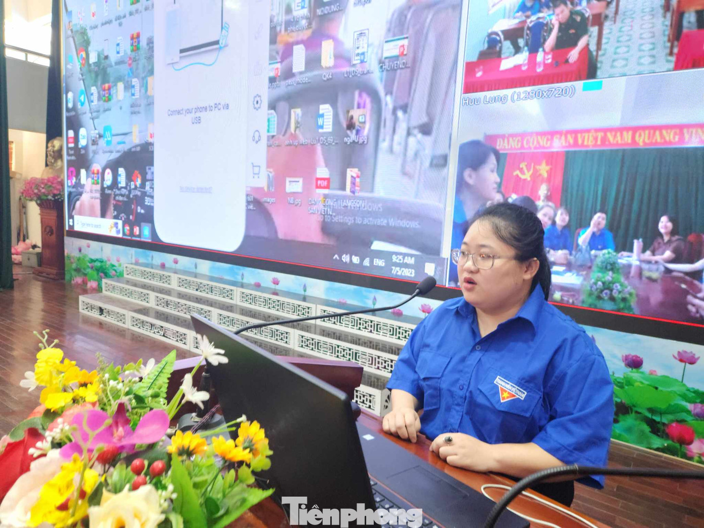 Tại điểm cầu chính, các đoàn viên thanh niên bày tỏ quan điểm và chia sẻ những vấn đề thực tiễn trong công tác đấu tranh, phản bác với sai trái trên không gian mạng. Ảnh: Duy Chiến