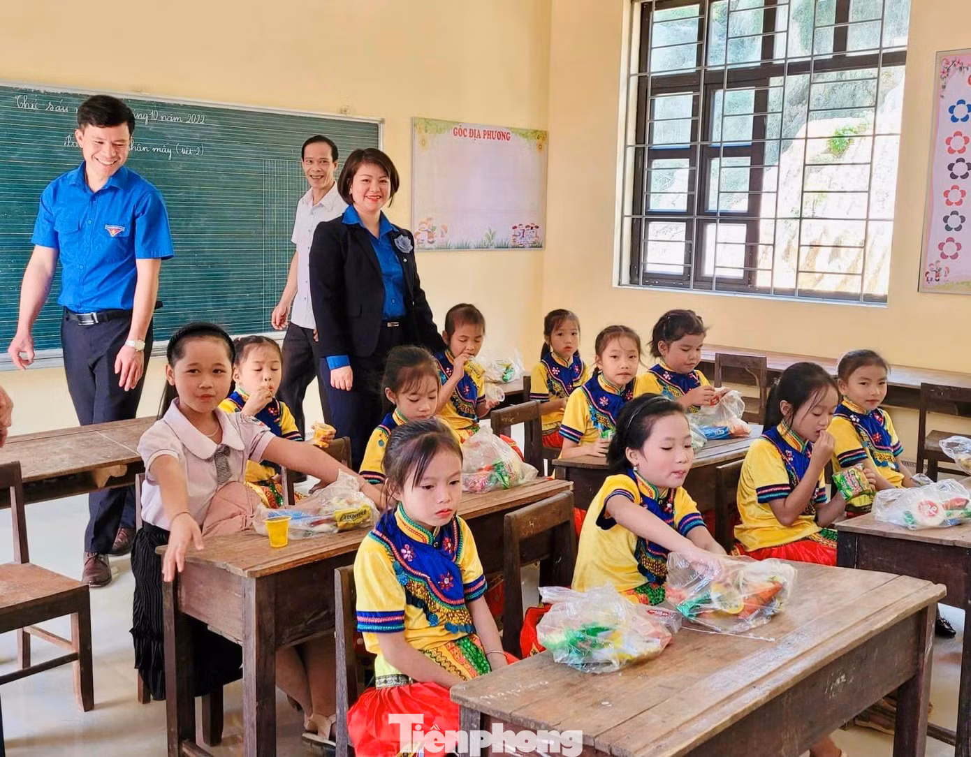 Niềm vui được học ở phòng học mới khang trang - Ảnh: Duy Chiến