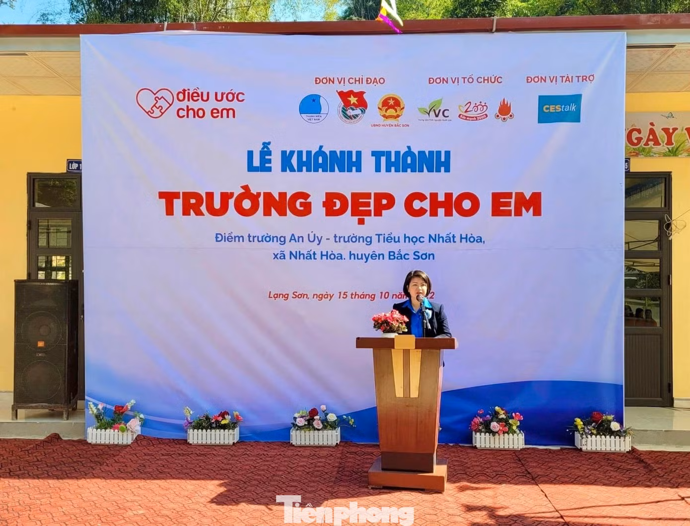 Chị Lê Thùy Dung, Phó Bí thư Tỉnh Đoàn Lạng Sơn nhấn mạnh, khánh thành điểm trường có ý nghĩa thiết thực chào mừng thành công Đại hội đại biểu Đoàn TNCS Hồ Chí Minh tỉnh Lạng Sơn khóa XIV - Ảnh: Duy Chiến