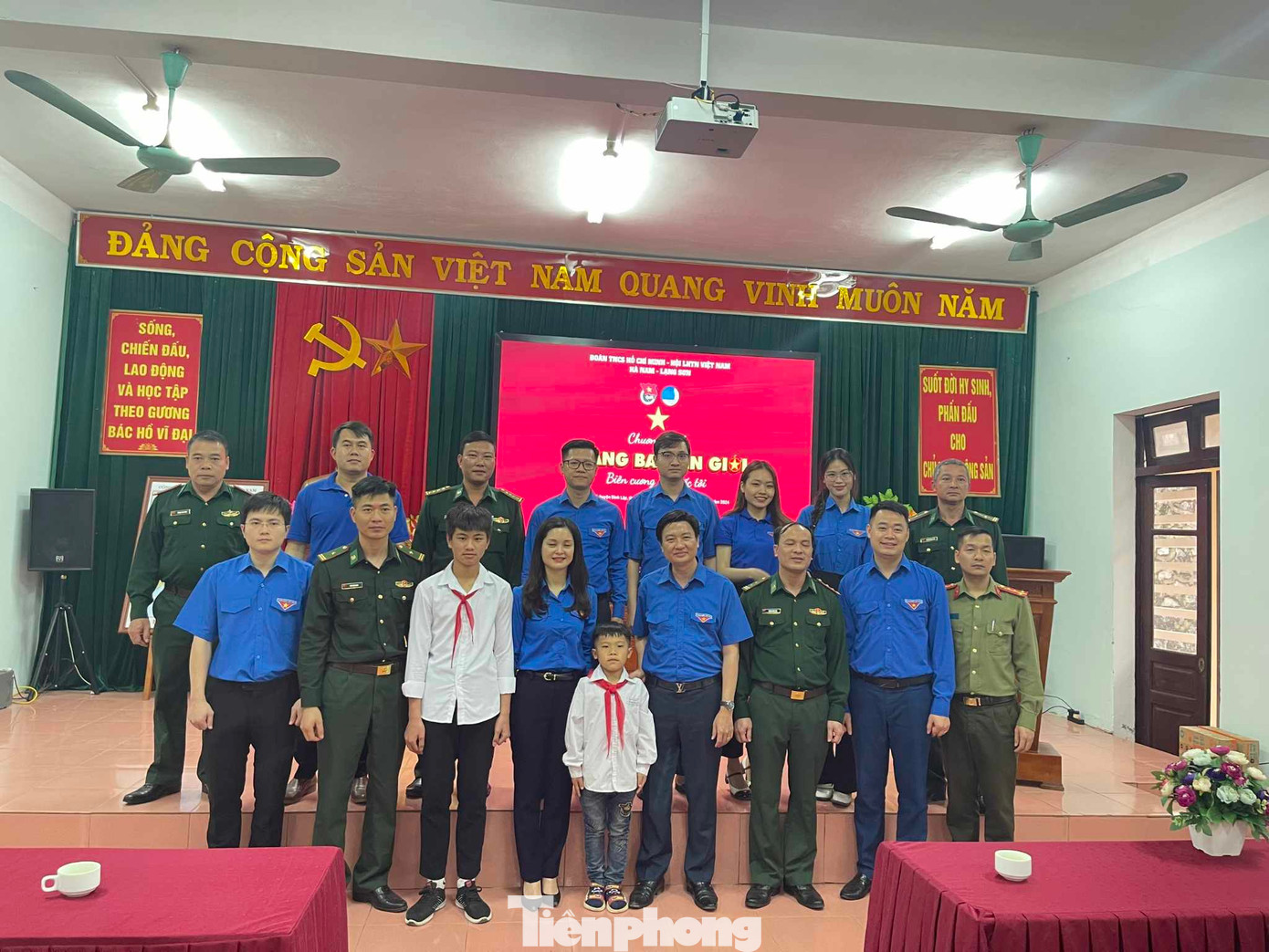 Quan tâm, chia sẻ với chiến sĩ Biên phòng và nhân dân vùng biên giới Lạng Sơn.