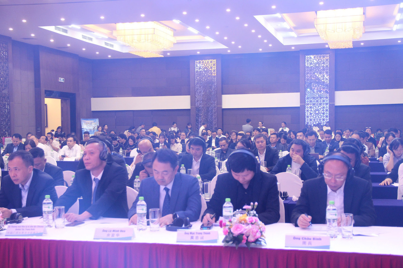 Các đại biểu, doanh nghiệp Trung Quốc tham gia tọa đàm giới thiệu môi trường đầu tư tỉnh Lạng Sơn.