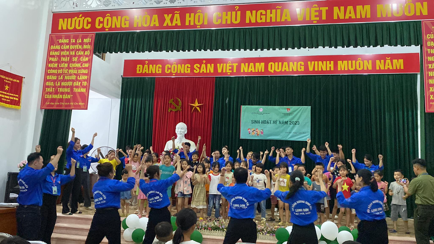 Tổ chức sinh hoạt hè cùng các em thiếu nhi Tổ chức sinh hoạt hè cùng các em thiếu nhi