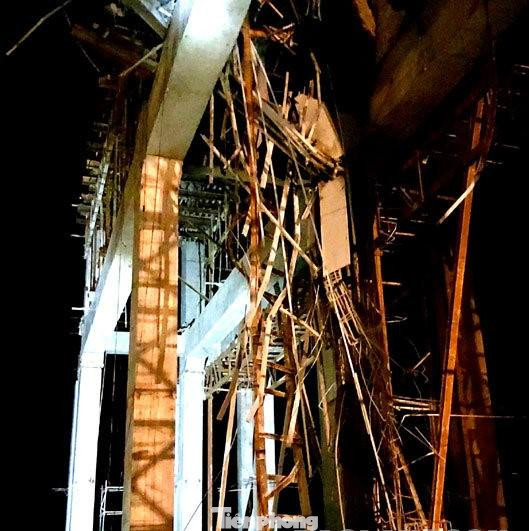 Hiện trường vụ sập giàn giáo ở thủy điện Bản Nhùng khiến 3 công nhân gặp nạn - Ảnh: TL Hiện trường vụ sập giàn giáo ở thủy điện Bản Nhùng khiến 3 công nhân gặp nạn - Ảnh: TL