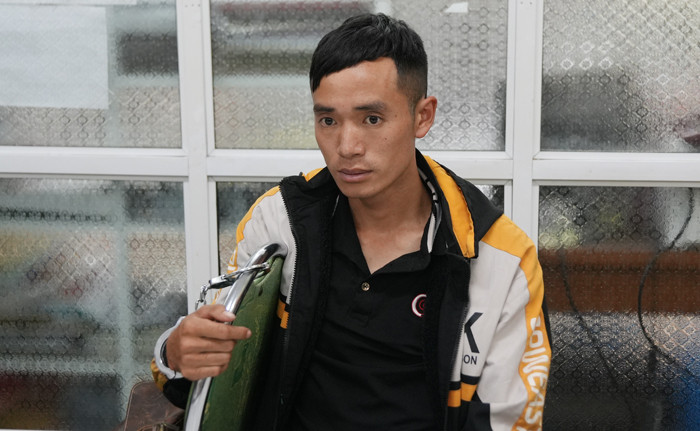 Đối tượng Phủng Tào Kiều tại cơ quan công an. Đối tượng Phủng Tào Kiều tại cơ quan công an.