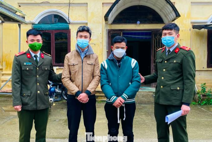 Đối tượng Nguyễn Phi Thịnh và Nguyễn Xuân Thìn tại cơ quan công an -Ảnh: TL Đối tượng Nguyễn Phi Thịnh và Nguyễn Xuân Thìn tại cơ quan công an -Ảnh: TL