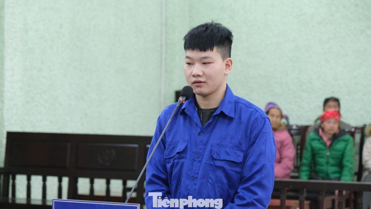 Bị cáo Phán Văn Thương ra tòa, lĩnh án. Ảnh: CB