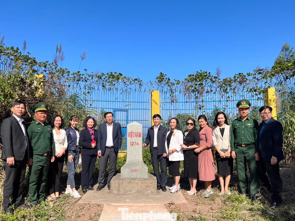 Các cấp, các ngành, doanh nghiệp và tuổi trẻ chung tay xây dựng, bảo vệ đường biên, mốc giới - Ảnh: Duy Chiến