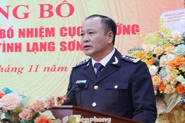 Ông Nguyễn Văn Hoàn được bổ nhiệm làm Chi cục trưởng Chi cục Hải quan khu vực VI. Ông Nguyễn Văn Hoàn được bổ nhiệm làm Chi cục trưởng Chi cục Hải quan khu vực VI.