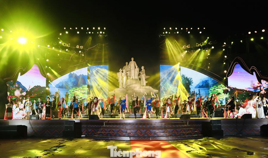 Bài ca về đất và người Việt Bắc được tái hiện tại chương trình du lịch "Qua những miền di sản Việt Bắc" -Ảnh: D.T