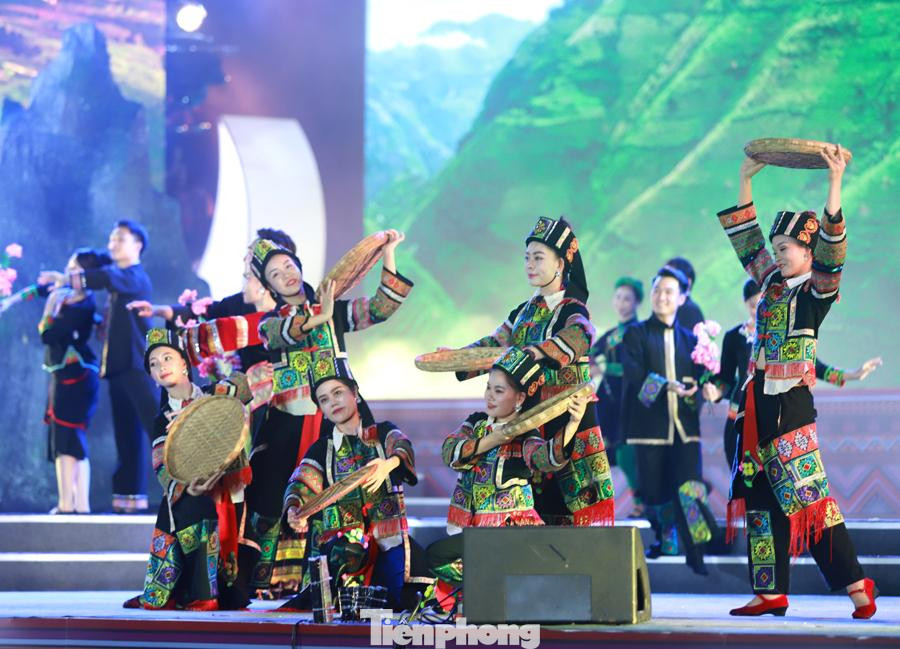 Vũ điệu ngày mùa- nét độc đáo của người vùng cao Việt Bắc -Ảnh: D.T