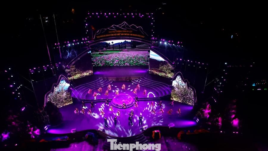 Sôi nổi chương trình du lịch "Qua những miền di sản Việt Bắc" năm 2022 -Ảnh: D.T