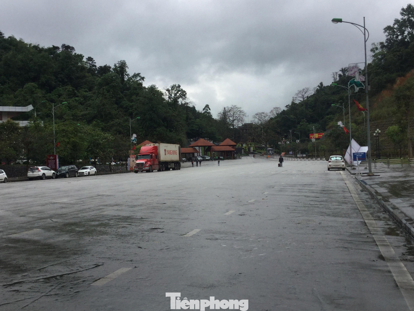 Cửa khẩu quốc tế Hữu Nghị- nơi công dân Trung Quốc xuất nhập cảnh, sau đó đã dương tính với SARS - CoV-2 Ảnh: Duy Chiến