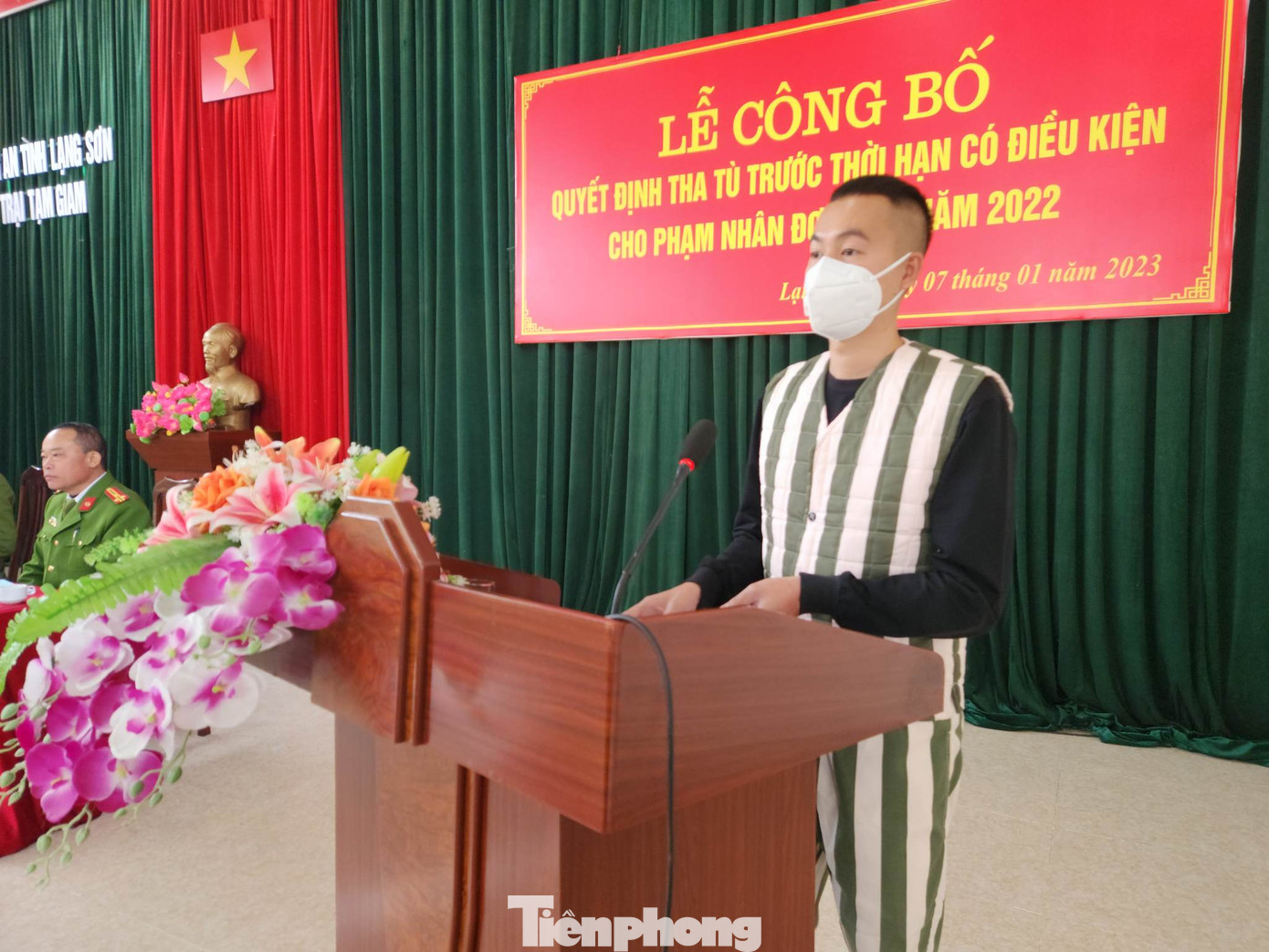 Phạm nhân Trần Văn Tùng phát biểu, hứa khi hòa nhập cùng cộng đồng sẽ nỗ lực tuân thủ pháp luật, nghĩa vụ công dân ở nơi cư trú -Ảnh: Duy Chiến Phạm nhân Trần Văn Tùng phát biểu, hứa khi hòa nhập cùng cộng đồng sẽ nỗ lực tuân thủ pháp luật, nghĩa vụ công dân ở nơi cư trú -Ảnh: Duy Chiến