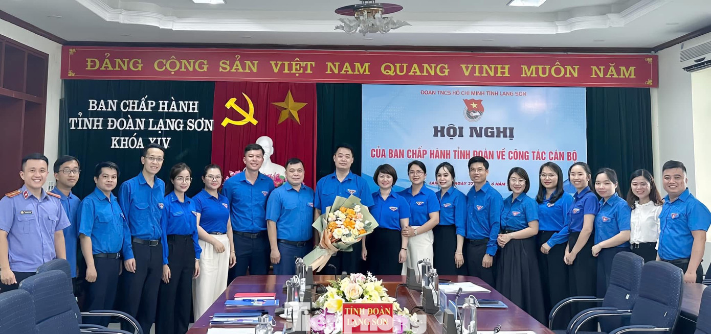 Ban Chấp hành Tỉnh Đoàn Lạng Sơn chung vui, chúc mừng tân Bí thư Đoàn Thành Công. Ban Chấp hành Tỉnh Đoàn Lạng Sơn chung vui, chúc mừng tân Bí thư Đoàn Thành Công.