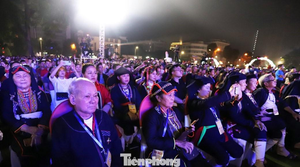 Đông đảo người Dao trong cả nước hội tụ tại tỉnh Thái Nguyên tham gia Lễ khai mạc 'Ngày hội văn hóa dân tộc Dao lần thứ 2 năm 2022" -Ảnh: TL Đông đảo người Dao trong cả nước hội tụ tại tỉnh Thái Nguyên tham gia Lễ khai mạc 'Ngày hội văn hóa dân tộc Dao lần thứ 2 năm 2022" -Ảnh: TL