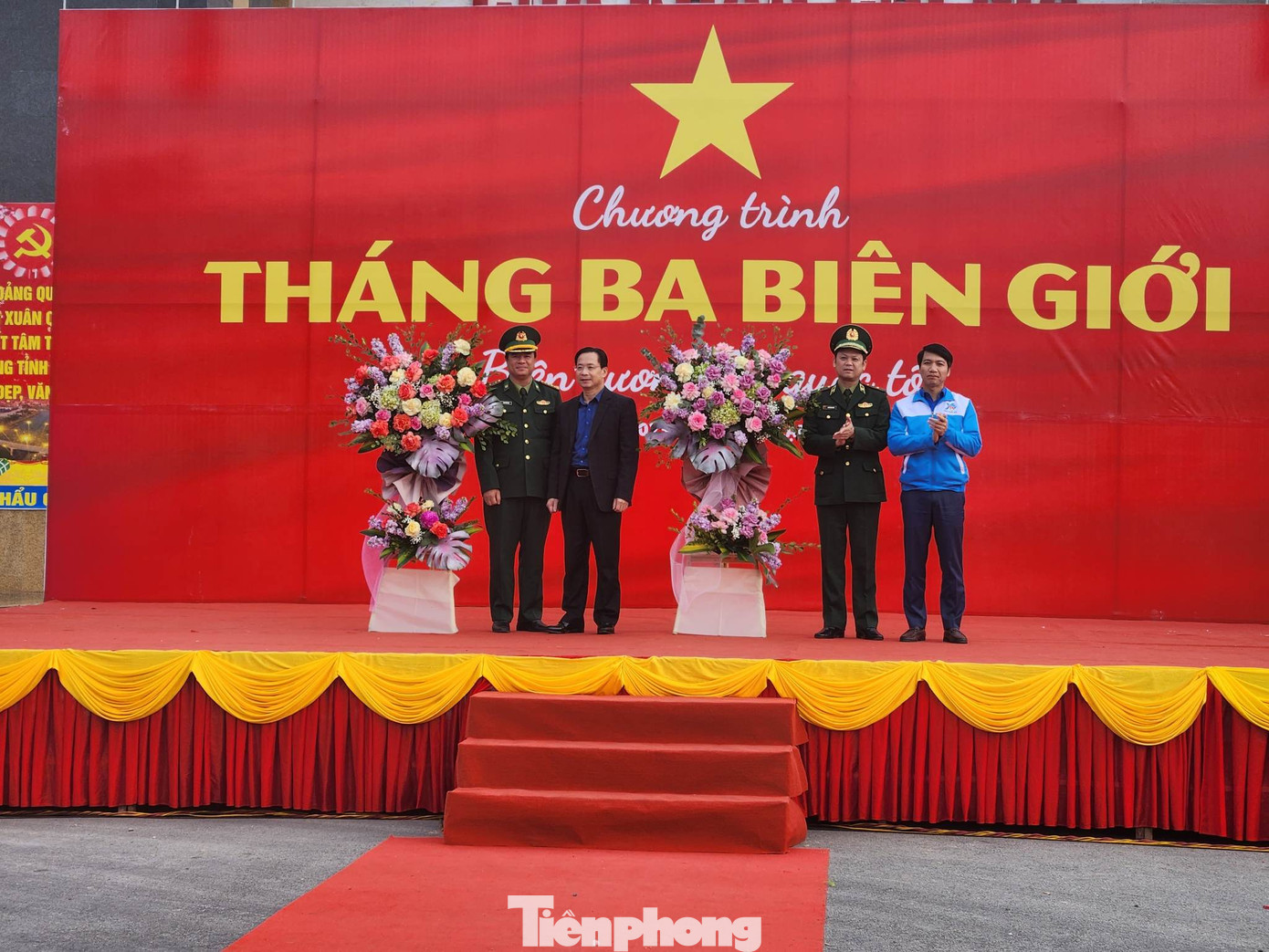 Nhân dịp 64 năm ngày truyền thống Bộ đội Biên phòng (3/3/1959- 3/3/2023), Lãnh đạo tỉnh Lạng Sơn và T.Ư Đoàn tặng lẵng hoa tươi thắm tới Bộ Tư lệnh Biên phòng và Bộ Chỉ huy Biên phòng Lạng Sơn. Nhân dịp 64 năm ngày truyền thống Bộ đội Biên phòng (3/3/1959- 3/3/2023), Lãnh đạo tỉnh Lạng Sơn và T.Ư Đoàn tặng lẵng hoa tươi thắm tới Bộ Tư lệnh Biên phòng và Bộ Chỉ huy Biên phòng Lạng Sơn.