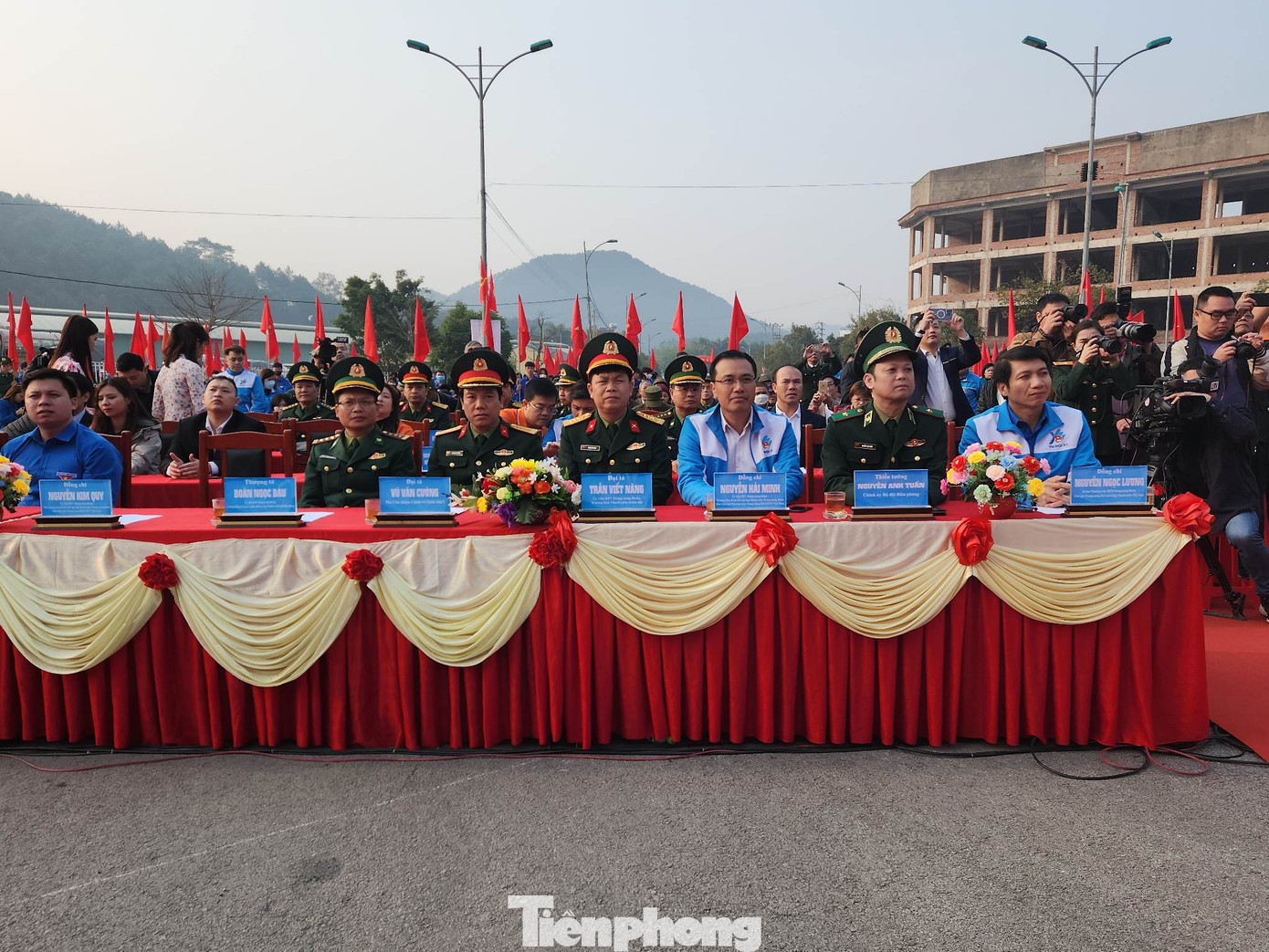 Đông đảo cán bộ Đoàn, lực lượng vũ trang, cán bộ nhân viên ở trung ương, địa phương tham dự chương trình. - Ảnh: Duy Chiến Đông đảo cán bộ Đoàn, lực lượng vũ trang, cán bộ nhân viên ở trung ương, địa phương tham dự chương trình. - Ảnh: Duy Chiến