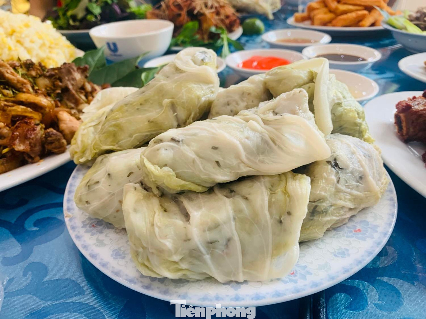 Món "Mảy Nhừng" làm bằng gạo, thịt gói lá bắp cải- đặc sản riêng có của người xứ Lạng. Ảnh: Duy Chiến