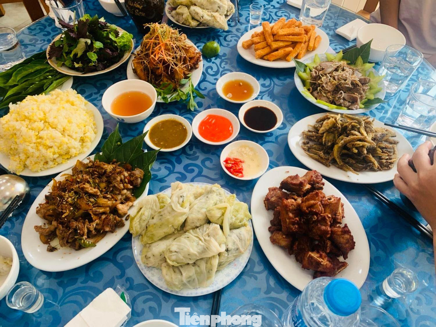 Bữa cơm dịp tết So Lộc sẵn sàng thiết khách, bạn bè. Ảnh: Duy Chiến