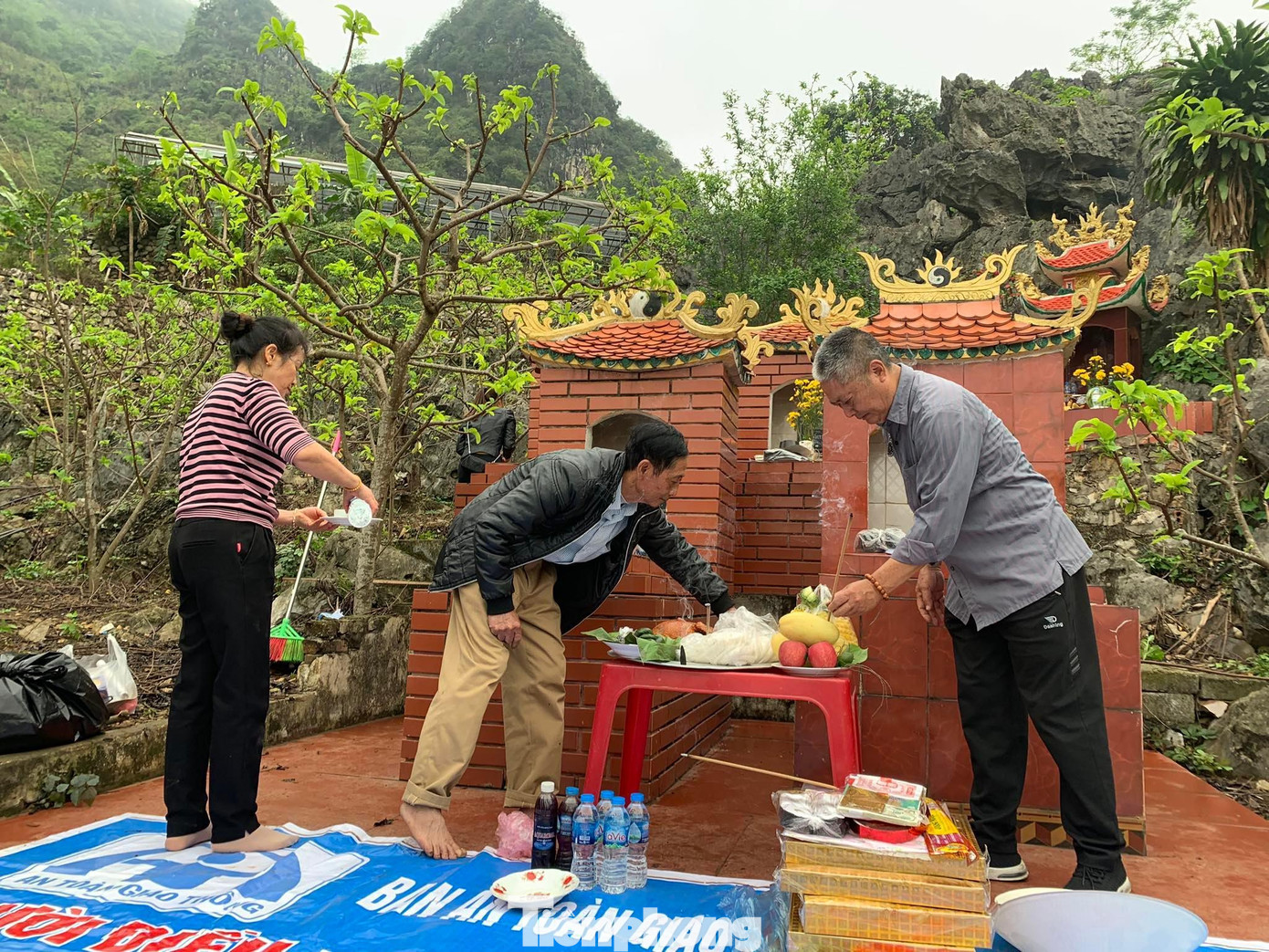 Dịp tết So Lộc, người dân xứ Lạng có dịp tề tựu cúng giỗ tổ tiên, thần nông, thần núi. Ảnh: Duy Chiến