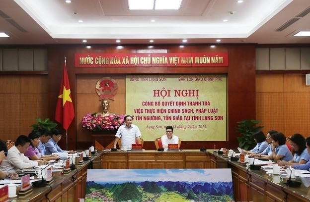 Quang cảnh Hội nghị công bố quyết định thanh tra về vấn đề tín ngưỡng, tôn giáo ở Lạng Sơn.