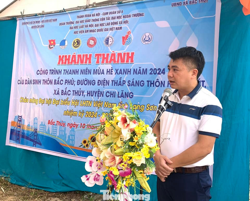 Ông Nguyễn Hùng Mạnh - Phó Chủ tịch UBND huyện Chi Lăng ghi nhận, cảm ơn sự quan tâm, hỗ trợ của Thành Đoàn Hà Nội trong việc chung tay, giúp sức cùng địa phương xây dựng nông thôn mới. Ông Nguyễn Hùng Mạnh - Phó Chủ tịch UBND huyện Chi Lăng ghi nhận, cảm ơn sự quan tâm, hỗ trợ của Thành Đoàn Hà Nội trong việc chung tay, giúp sức cùng địa phương xây dựng nông thôn mới.