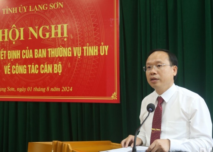 Tân Phó Bí thư Huyện ủy Tràng Định phát biểu nhận nhiệm vụ. Tân Phó Bí thư Huyện ủy Tràng Định phát biểu nhận nhiệm vụ.