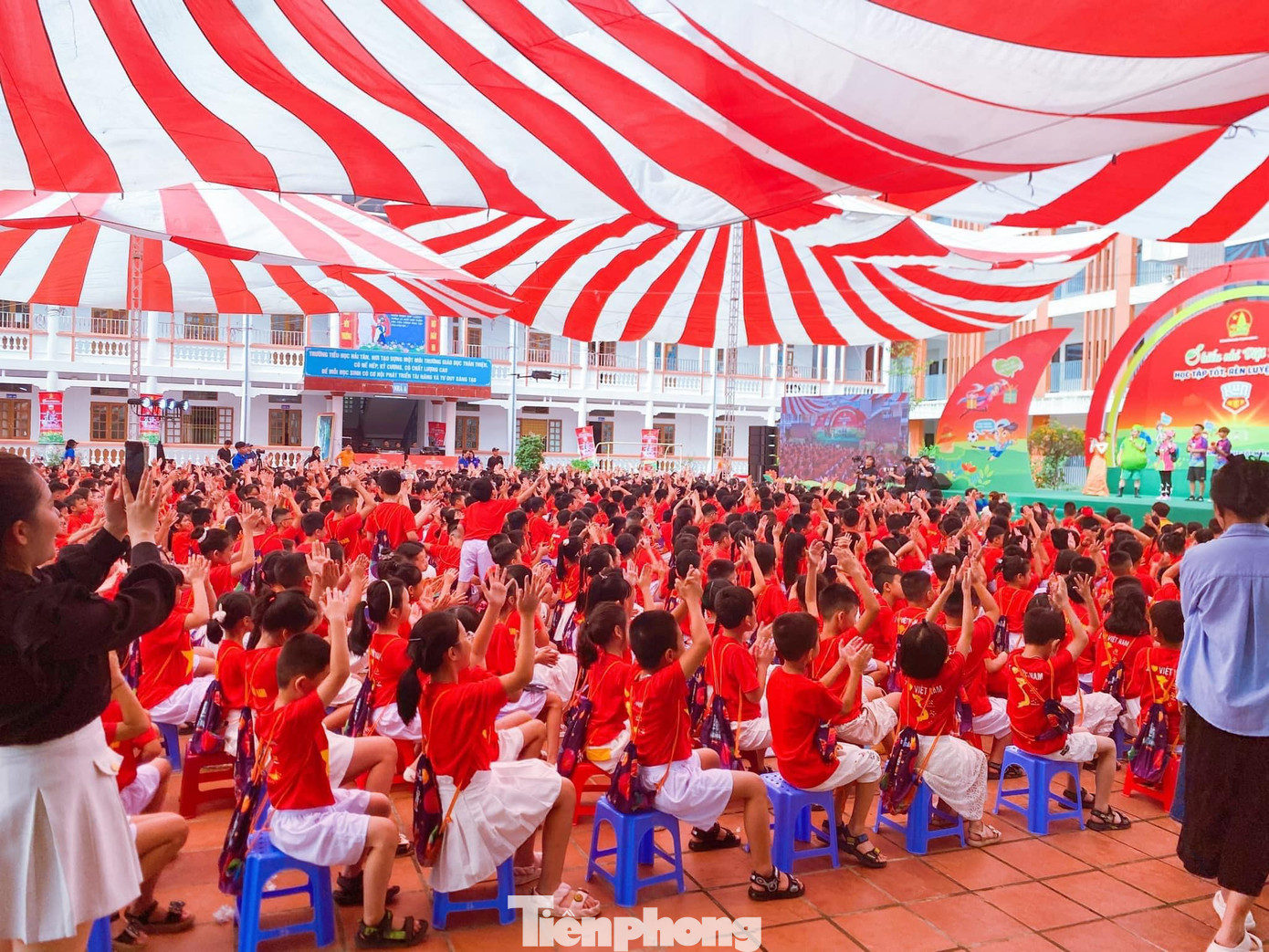 Hoạt động ngoại khóa cho thiếu niên, nhi đồng ở Lạng Sơn diễn ra sôi nổi, rộng khắp. Hoạt động ngoại khóa cho thiếu niên, nhi đồng ở Lạng Sơn diễn ra sôi nổi, rộng khắp.