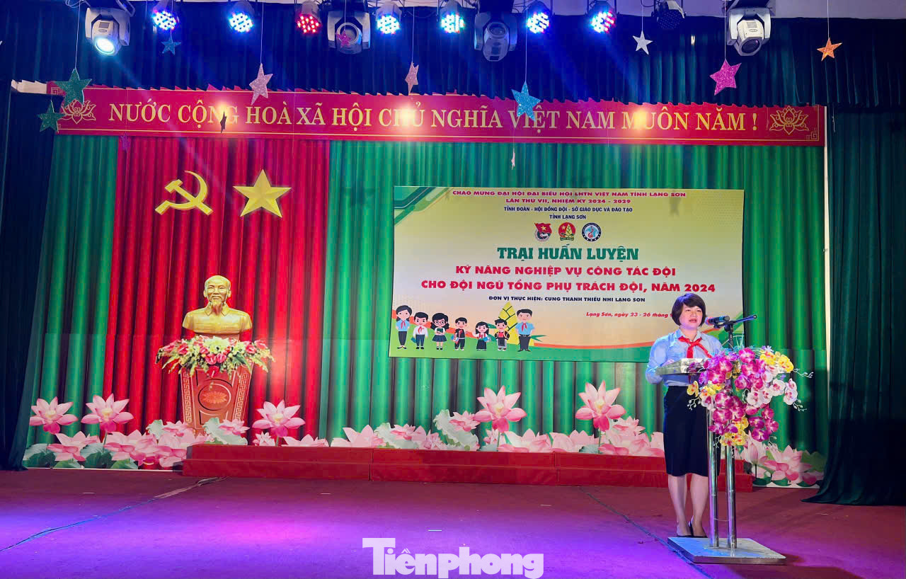 Chị Lê Thùy Dung - Phó Bí thư Tỉnh Đoàn, Chủ tịch Hội đồng Đội phát biểu tại chương trình. Chị Lê Thùy Dung - Phó Bí thư Tỉnh Đoàn, Chủ tịch Hội đồng Đội phát biểu tại chương trình.