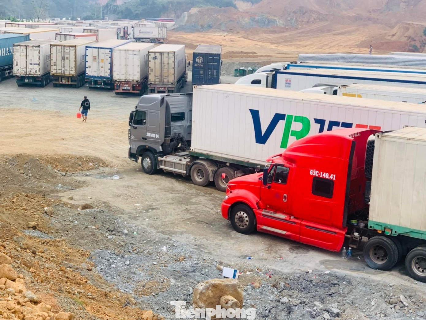 Địa bàn biên giới hiện vẫn còn trên 4.000 xe ô tô nằm chờ xuất bán hàng. Ảnh: Duy Chiến Địa bàn biên giới hiện vẫn còn trên 4.000 xe ô tô nằm chờ xuất bán hàng. Ảnh: Duy Chiến