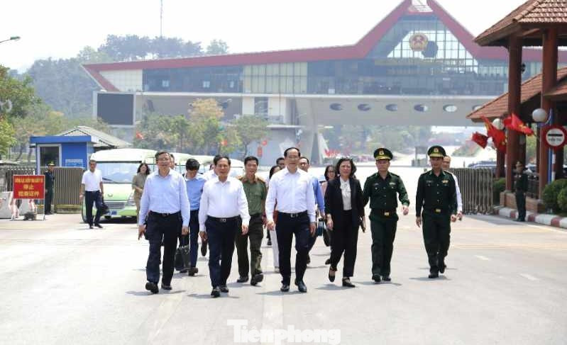 Thăm cửa khẩu Quốc tế Hữu Nghị. Ảnh: Duy Chiến Thăm cửa khẩu Quốc tế Hữu Nghị. Ảnh: Duy Chiến