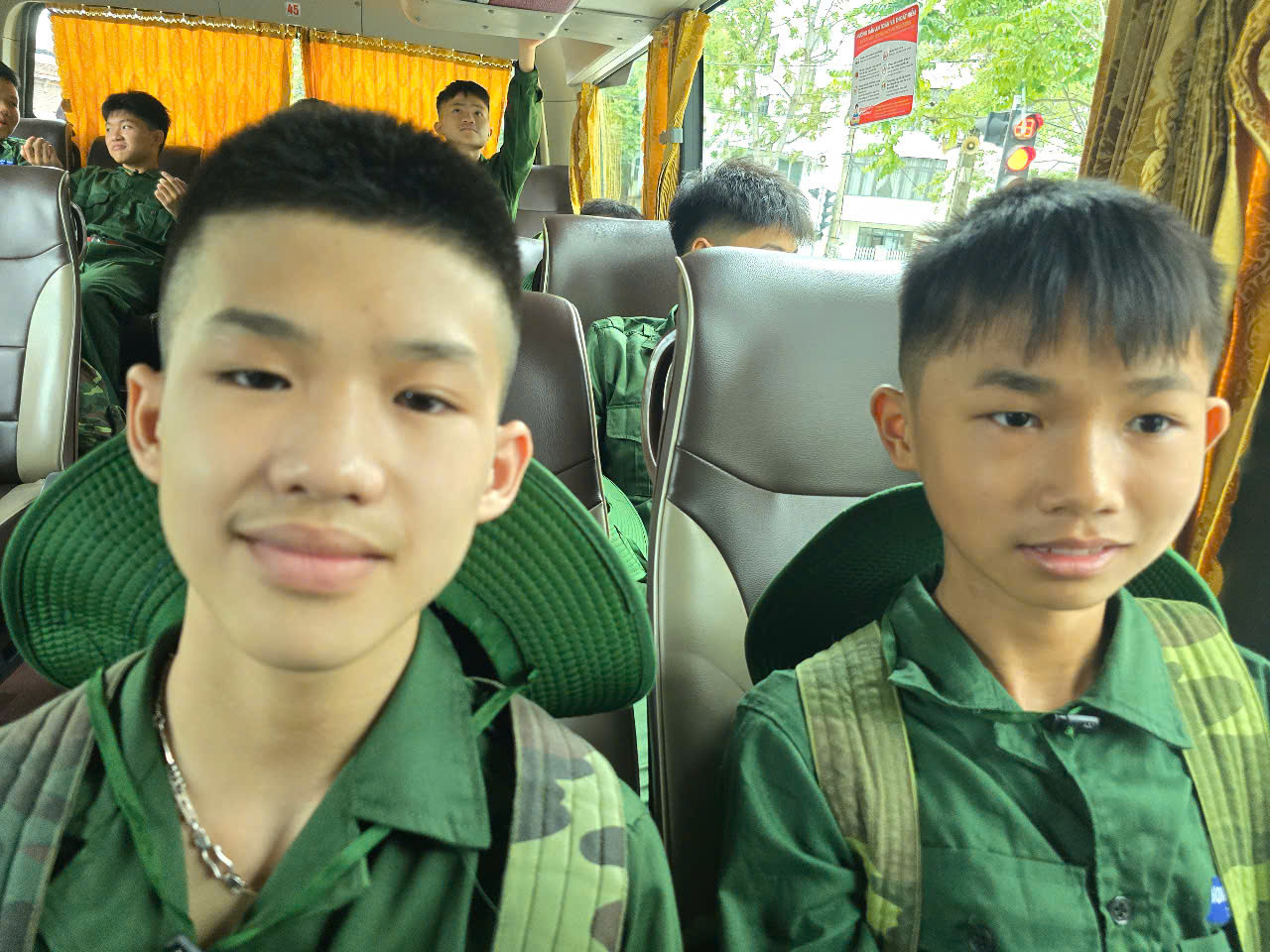 Trên đường trở về đơn vị tại trung đoàn 141, Sư đoàn 3, Quân khu 1.