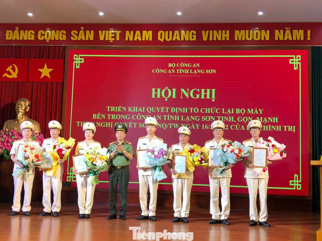 Công an tỉnh Lạng Sơn tổ chức Hội nghị triển khai quyết định tổ chức lại bộ máy trong công an tỉnh. Công an tỉnh Lạng Sơn tổ chức Hội nghị triển khai quyết định tổ chức lại bộ máy trong công an tỉnh.