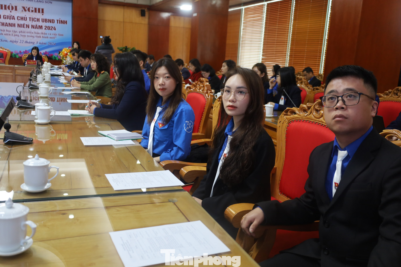 Đông đảo đoàn viên, thanh niên hào hứng tham gia buổi đối thoại. Ảnh: Duy Chiến