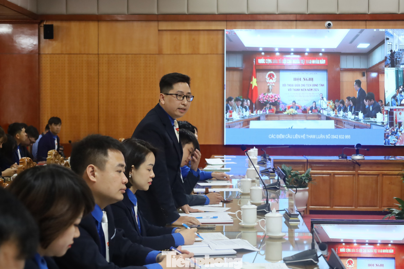 Anh Vi Tùng Khánh - Phó Bí thư Đoàn khối CCQ tỉnh Lạng Sơn nêu vấn đề giúp thanh niên giữ gìn bản sắc văn hóa dân tộc và cơ chế, chính sách để phát triển hạt nhân thể thao ở địa phương.