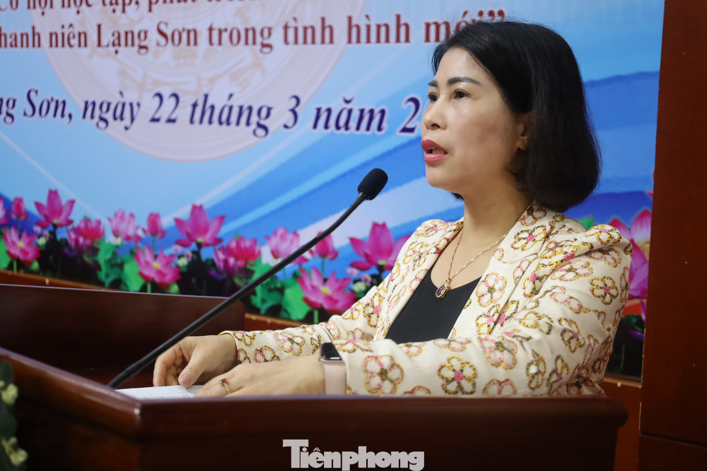 Bà Hà Thị Khánh Vân - Phó Giám đốc Sở GD-ĐT nêu ý kiến về thông tin, giải đáp về định hướng, hỗ trợ học sinh- sinh viên khởi nghiệp, phát triển bản thân, đào tạo nhân tài.