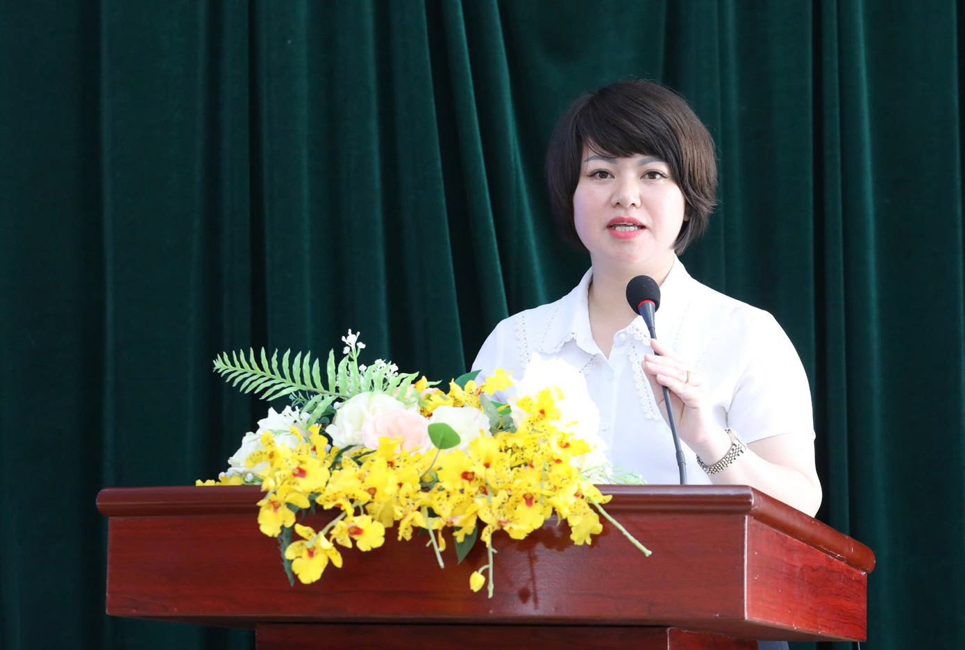 Chị Lê Thùy Dung - Phó Bí thư Tỉnh Đoàn Lạng Sơn phát biểu khai mạc Hội thi. Chị Lê Thùy Dung - Phó Bí thư Tỉnh Đoàn Lạng Sơn phát biểu khai mạc Hội thi.