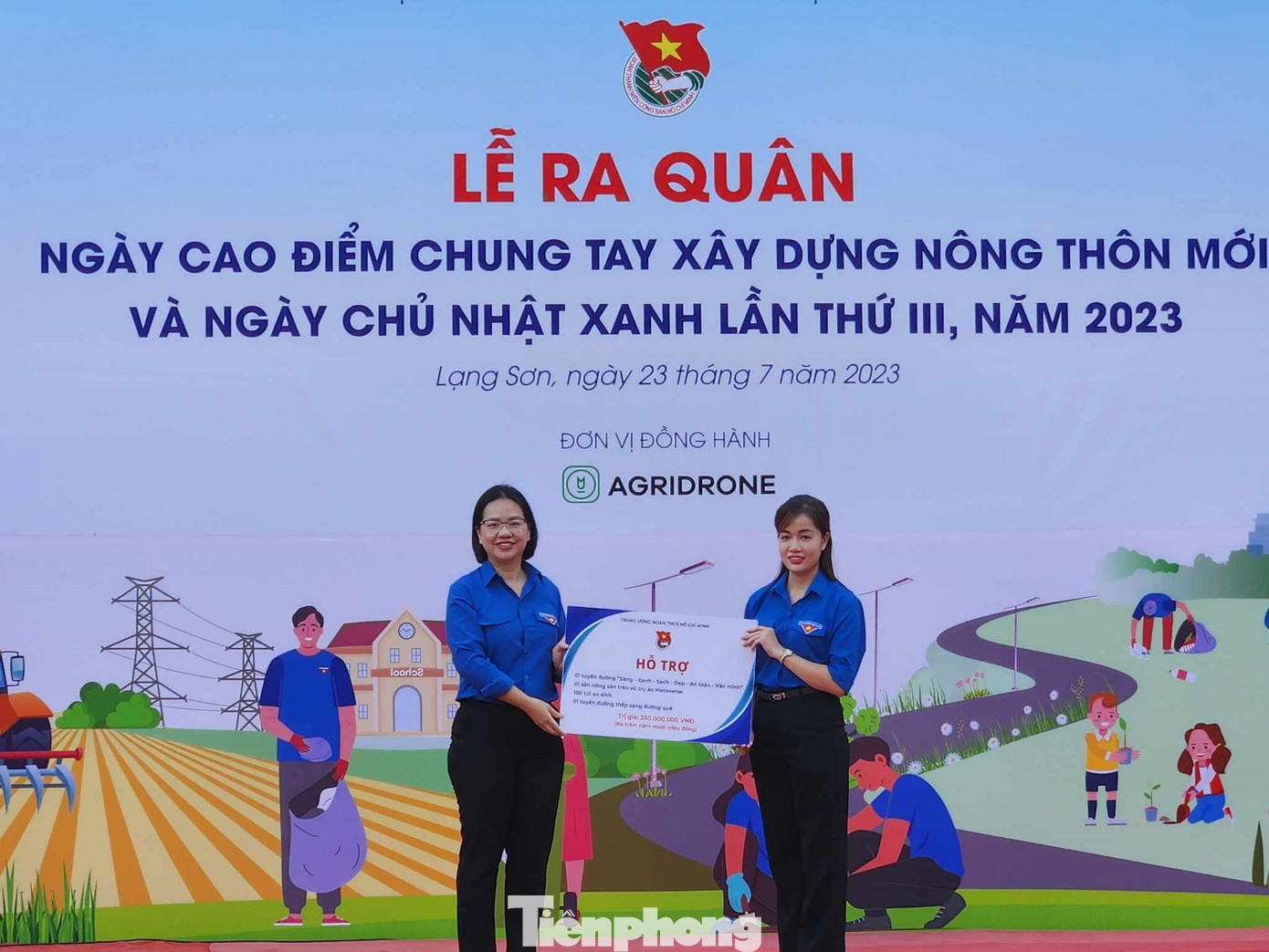 Trung ương Đoàn trao biển tượng trưng hỗ trợ nguồn lực cho tuổi trẻ huyện Chi Lăng. Ảnh: Duy Chiến Trung ương Đoàn trao biển tượng trưng hỗ trợ nguồn lực cho tuổi trẻ huyện Chi Lăng. Ảnh: Duy Chiến