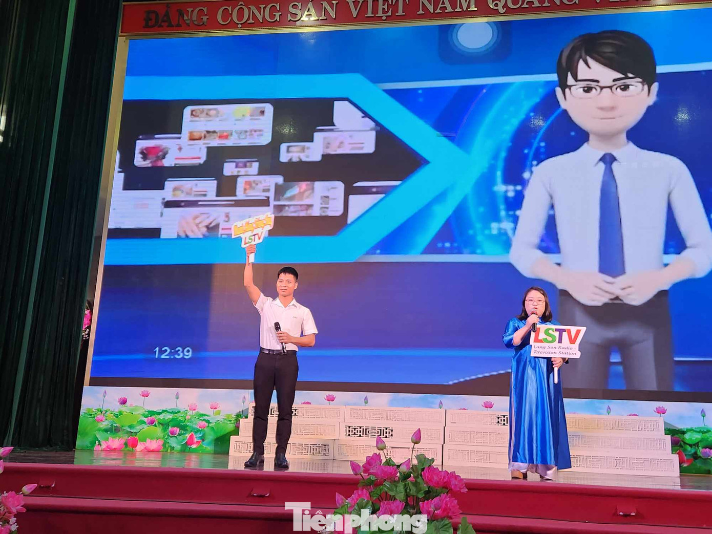 Các ứng dụng công nghệ số vào công việc của các phóng viên trẻ Đài PTTH tỉnh Lạng Sơn. Ảnh: Duy Chiến