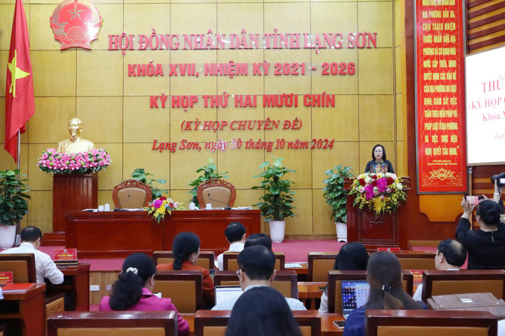 Bà Đoàn Thị Hậu, Ủy ban Ban Thường vụ Tỉnh ủy, Chủ tịch HĐND tỉnh Lạng Sơn điều hành thảo luận. Bà Đoàn Thị Hậu, Ủy ban Ban Thường vụ Tỉnh ủy, Chủ tịch HĐND tỉnh Lạng Sơn điều hành thảo luận.