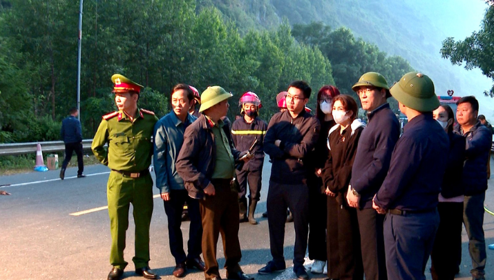 Đoàn công tác của Lãnh đạo tỉnh, sở ngành chức năng Lạng Sơn có mặt tại hiện trường, chỉ đạo khắc phục hậu quả. Đoàn công tác của Lãnh đạo tỉnh, sở ngành chức năng Lạng Sơn có mặt tại hiện trường, chỉ đạo khắc phục hậu quả.