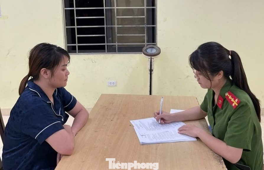 Lý Thị Lan (bìa trái) khai nhận hành vi phạm tội, Lý Thị Lan (bìa trái) khai nhận hành vi phạm tội,