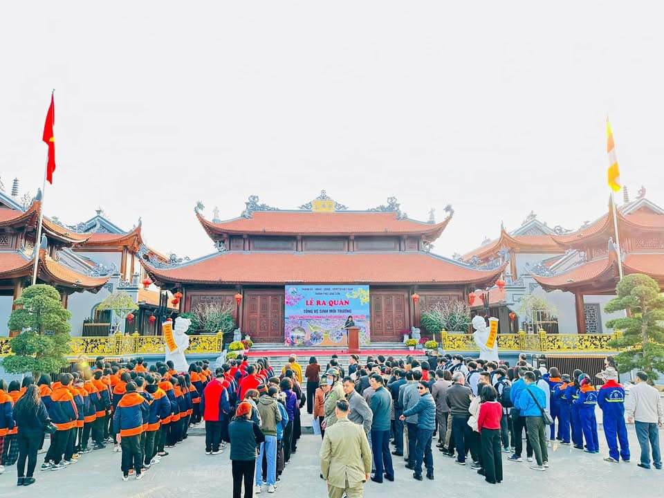 Đông đảo đoàn viên thanh niên Lạng Sơn hưởng ứng "Lễ ra quân tổng vệ sinh môi trường". Đông đảo đoàn viên thanh niên Lạng Sơn hưởng ứng "Lễ ra quân tổng vệ sinh môi trường".