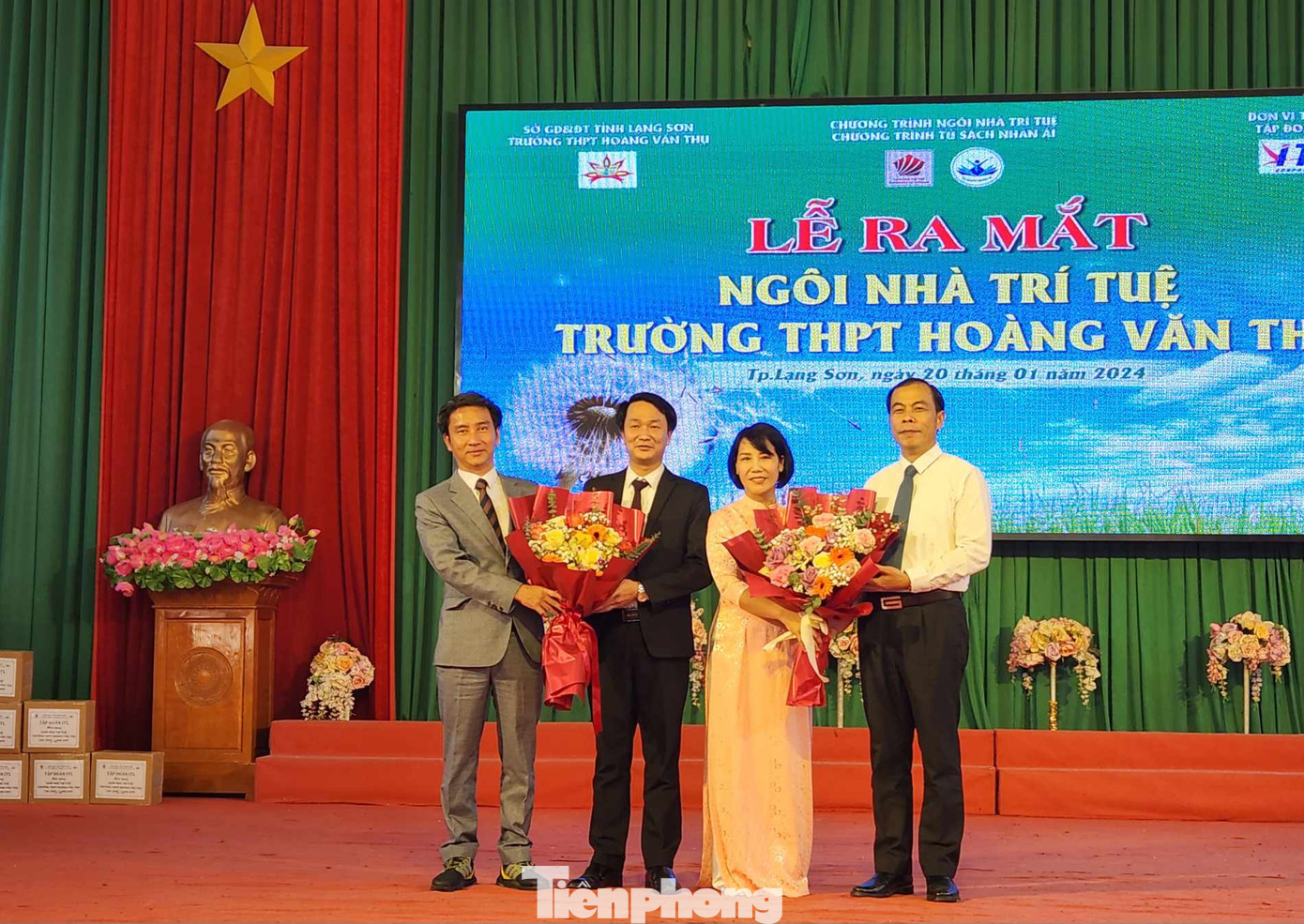 Ra mắt Ban điều hành "Ngôi nhà trí tuệ" Trường THPT Hoàng Văn Thụ, thành phố Lạng Sơn. Ảnh: Duy Chiến