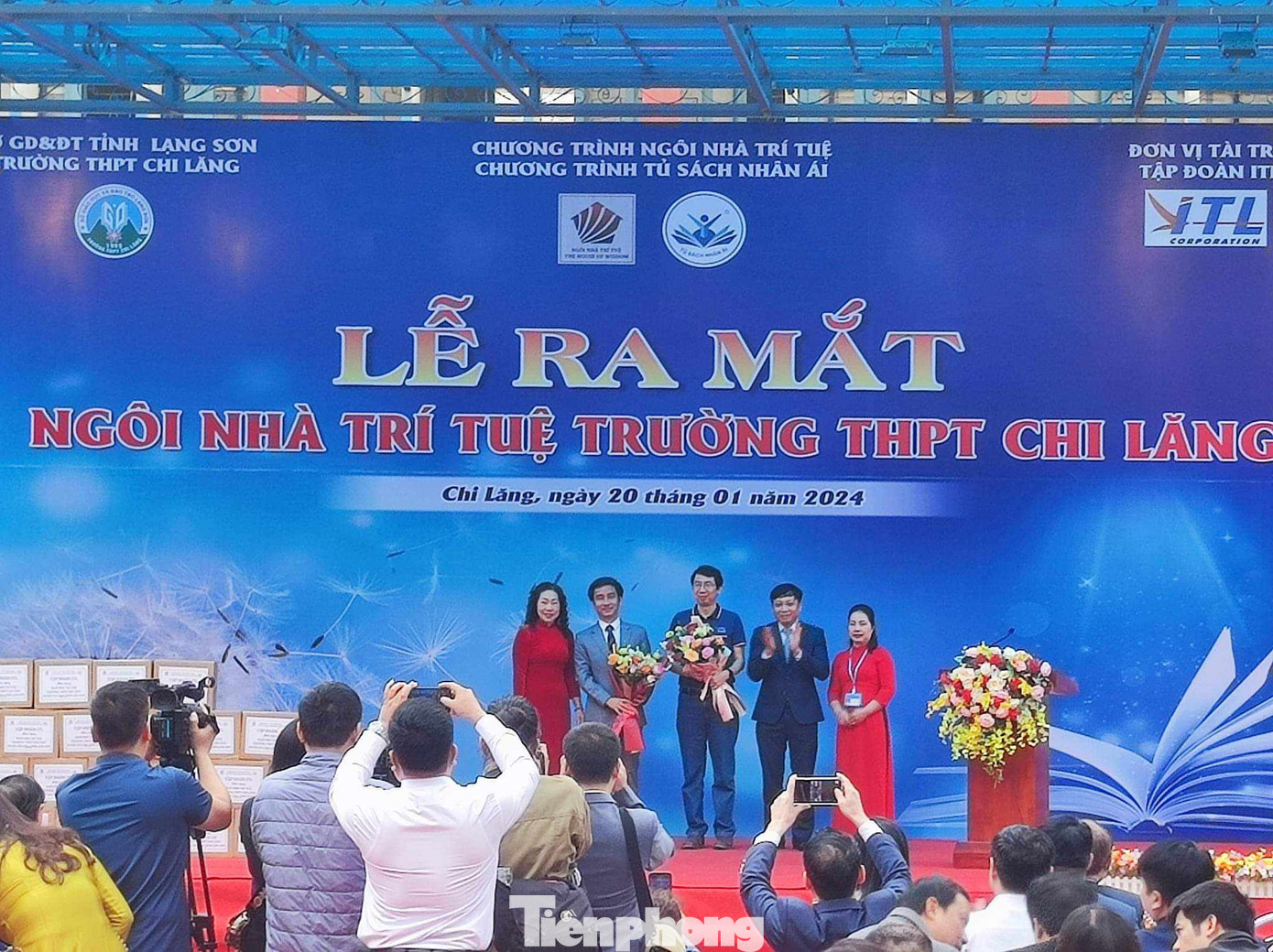 Lễ ra mắt các thành viên "Ngôi nhà trí tuệ" tại Trường THPT Chi Lăng (huyện Chi Lăng).